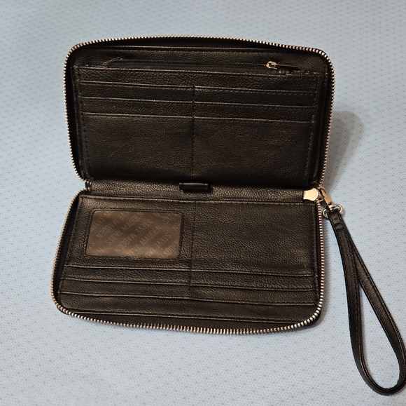 Steve Madden Wrislet Wallet - Picture 3 of 4